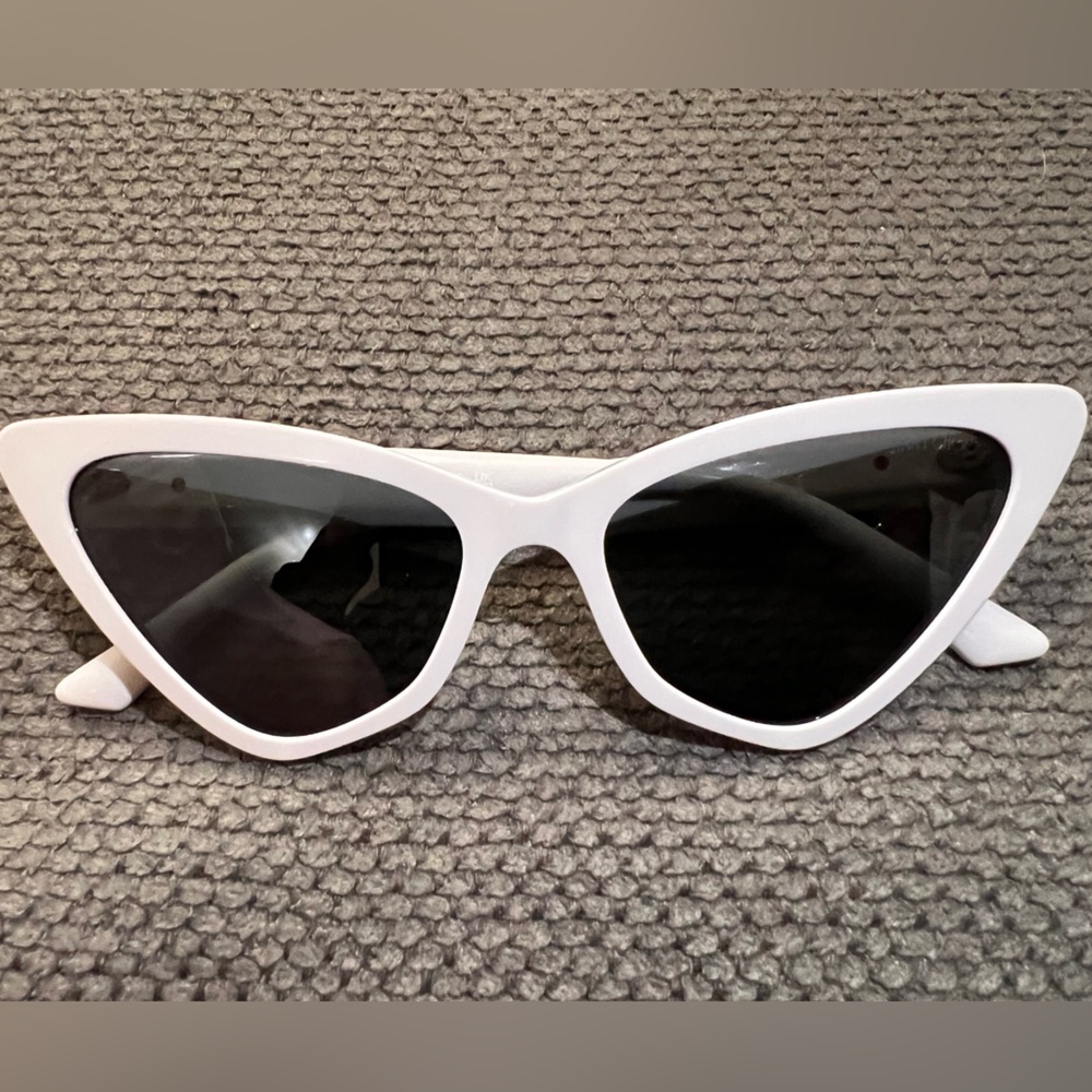 Stylish White Cat-Eye Sunglasses